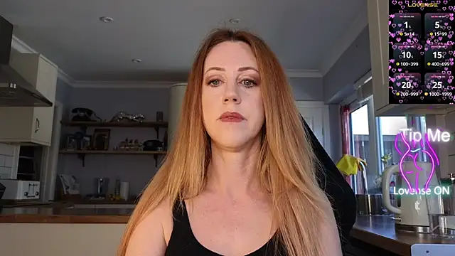 Snapshot of stripmequick chatting on May 1, 2026, 9:36 am stripmequick online show from May 1, 2026, 9:36 am