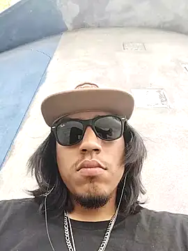 AlexAlejandro13 online show from April 1, 2026, 11:02 pm