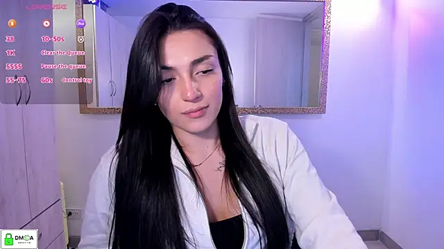 EricaVanderhill online show from April 7, 2026, 1:06 am