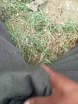 Snapshot of FinableKnee chatting on November 23, 2025, 6:13 am FinableKnee online show from November 23, 2025, 6:13 am