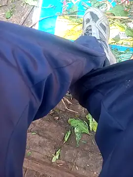 Snapshot of FinableKnee chatting on November 28, 2025, 3:09 am FinableKnee online show from November 28, 2025, 3:09 am