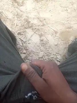 Snapshot of FinableKnee chatting on December 14, 2025, 9:58 am FinableKnee online show from December 14, 2025, 9:58 am