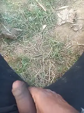 Snapshot of FinableKnee chatting on December 15, 2025, 11:25 am FinableKnee online show from December 15, 2025, 11:25 am