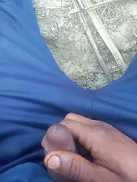 Snapshot of FinableKnee chatting on January 9, 2026, 11:35 am FinableKnee online show from January 9, 2026, 11:35 am