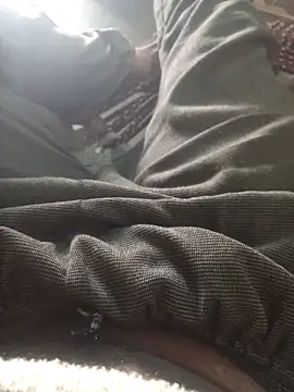 Snapshot of FinableKnee chatting on February 2, 2026, 8:24 am FinableKnee online show from February 2, 2026, 8:24 am