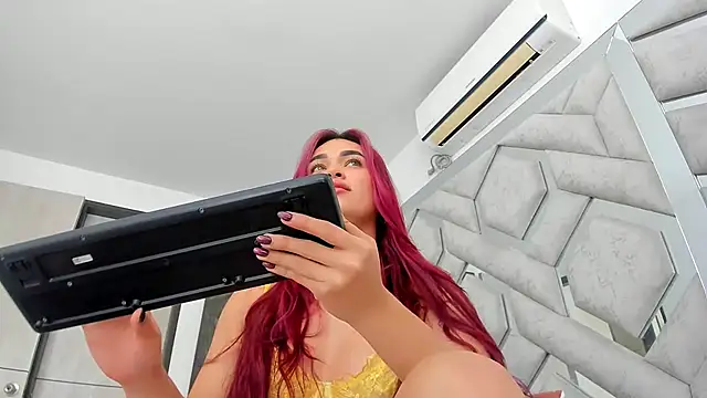 Snapshot of alexandra_fire69x chatting on May 22, 2026, 2:44 pm alexandra fire69x online show from May 22, 2026, 2:44 pm