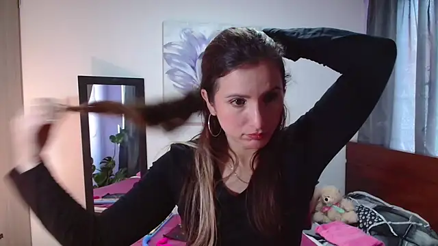 vanessabrown  online show from February 19, 2025, 2:23 pm