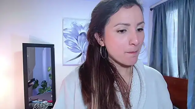 vanessabrown  online show from March 18, 2025, 1:42 pm