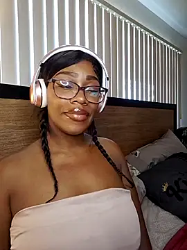 lollycoco online show from December 3, 2025, 8:29 pm