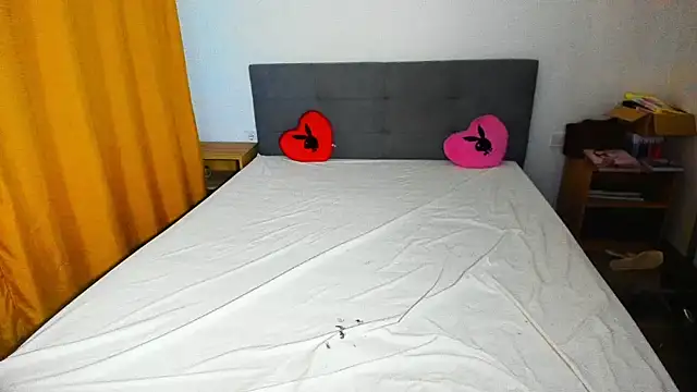 pinupmod online show from March 11, 2025, 2:32 am