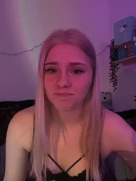 Blueeyezz0 online show from February 25, 2026, 8:40 pm