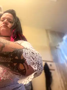 Snapshot of 1-800-FUCKYOU chatting on December 2, 2024, 10:45 pm 1-800-FUCKYOU online show from December 2, 2024, 10:45 pm