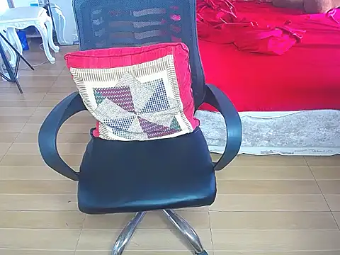 Snapshot of Makemypussysquirt-tsunami chatting on October 16, 2025, 8:37 am Makemypussysquirt-tsunami online show from October 16, 2025, 8:37 am