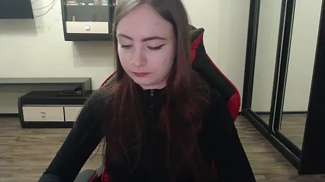 Laralianna online show from March 1, 2025, 2:13 pm