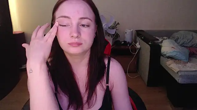 Snapshot of Laralianna chatting on May 23, 2026, 4:44 pm Laralianna online show from May 23, 2026, 4:44 pm