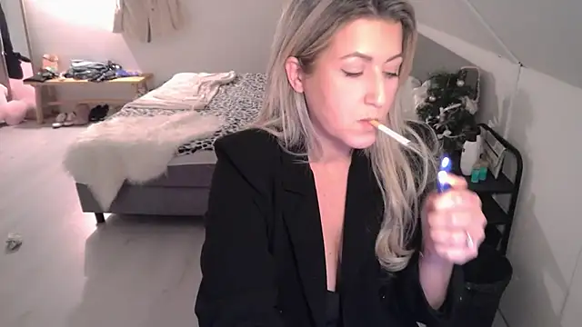 Snapshot of TessToy chatting on December 9, 2024, 6:25 pm TessToy online show from December 9, 2024, 6:25 pm