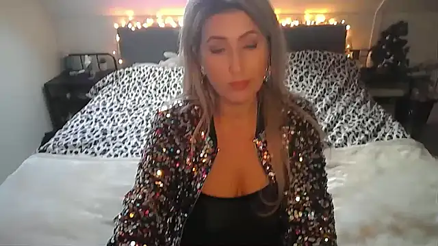 Snapshot of TessToy chatting on December 20, 2024, 9:43 am TessToy online show from December 20, 2024, 9:43 am