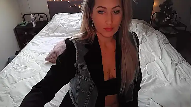 Snapshot of TessToy chatting on January 9, 2025, 11:03 am TessToy online show from January 9, 2025, 11:03 am