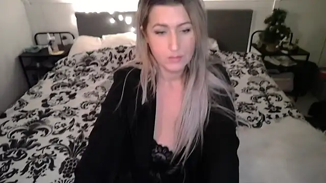 Snapshot of TessToy chatting on January 17, 2025, 5:51 pm TessToy online show from January 17, 2025, 5:51 pm