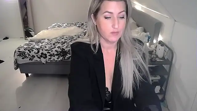 Snapshot of TessToy chatting on January 29, 2025, 5:56 pm TessToy online show from January 29, 2025, 5:56 pm