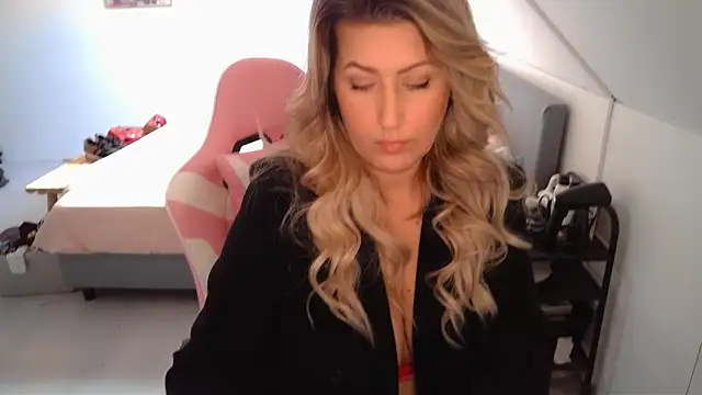 Snapshot of TessToy chatting on March 2, 2025, 11:18 am TessToy online show from March 2, 2025, 11:18 am