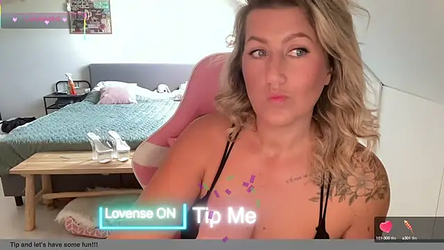 Snapshot of TessToy chatting on September 24, 2025, 10:18 am TessToy online show from September 24, 2025, 10:18 am