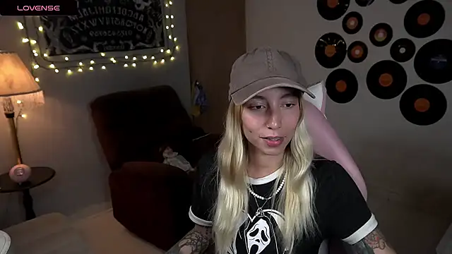 Saucy Jenn online show from March 22, 2025, 3:52 am