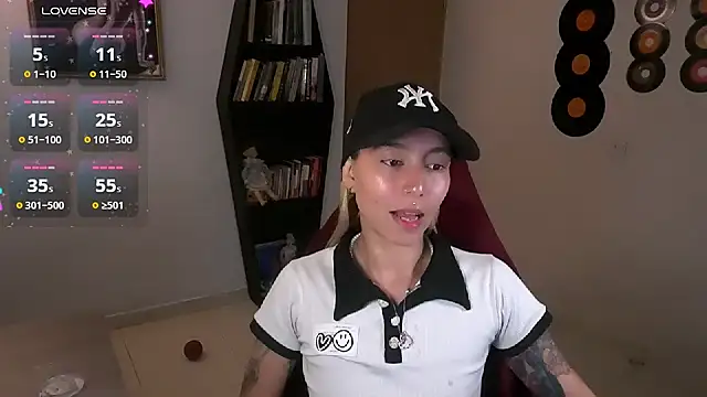 Saucy Jenn online show from September 27, 2025, 1:32 am