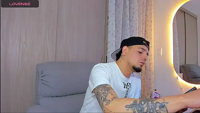 alejandro calderon1 online show from November 15, 2025, 7:05 am