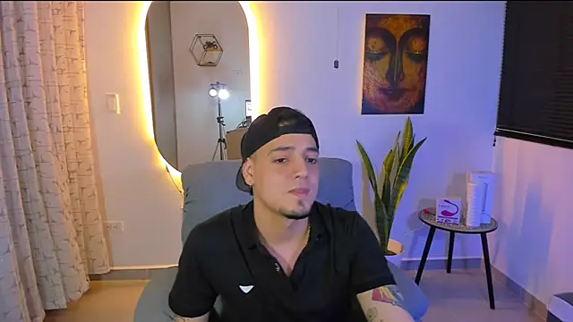 alejandro calderon1 online show from March 12, 2026, 6:19 am