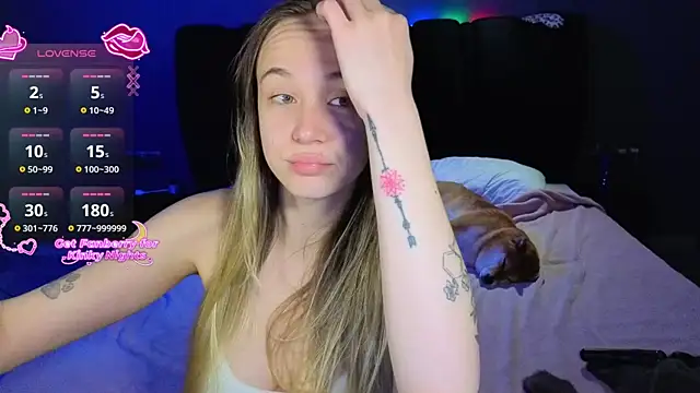 SexyCocobutt online show from April 8, 2026, 3:01 pm