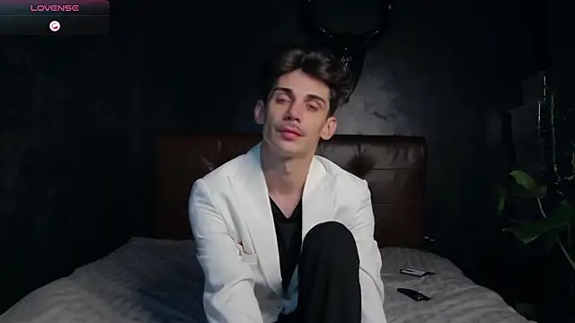 DanielCrush1 online show from November 14, 2025, 1:10 pm