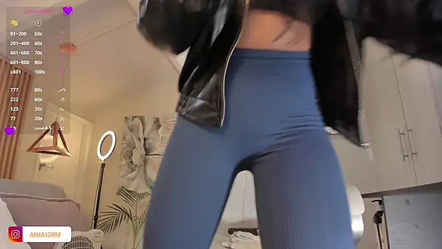 catalinasaiz online show from November 14, 2025, 2:05 pm