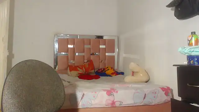 Snapshot of Kristal_Cox1 chatting on October 17, 2025, 9:45 am Kristal Cox1 online show from October 17, 2025, 9:45 am