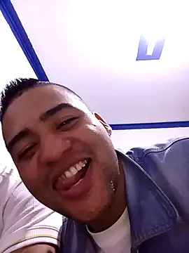 Snapshot of EISONREINA11 chatting on September 26, 2025, 10:08 am EISONREINA11 online show from September 26, 2025, 10:08 am