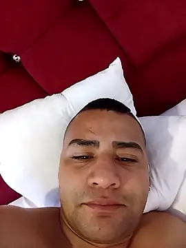 Snapshot of EISONREINA11 chatting on October 27, 2025, 4:33 pm EISONREINA11 online show from October 27, 2025, 4:33 pm