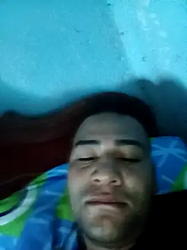 Snapshot of EISONREINA11 chatting on November 4, 2025, 1:10 pm EISONREINA11 online show from November 4, 2025, 1:10 pm