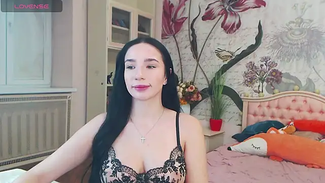 AliciaBow online show from December 7, 2024, 1:51 pm