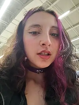 Snapshot of _Laary chatting on October 18, 2025, 9:59 pm  Laary online show from October 18, 2025, 9:59 pm