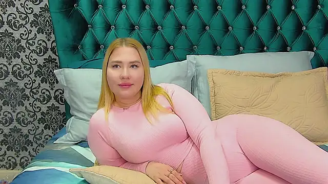 Snapshot of LunaHouston chatting on March 20, 2025, 7:14 pm LunaHouston online show from March 20, 2025, 7:14 pm