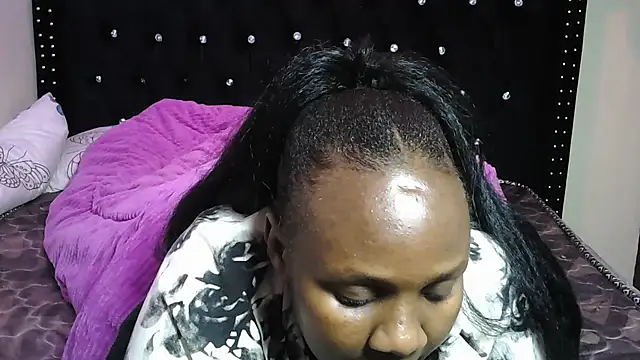 Toomuchbooty33 online show from October 30, 2025, 9:48 pm