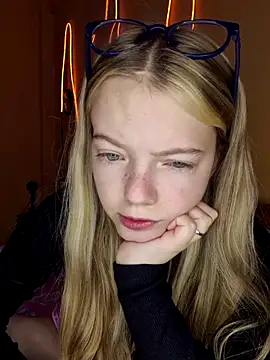 -veranito- online show from March 12, 2025, 3:02 am