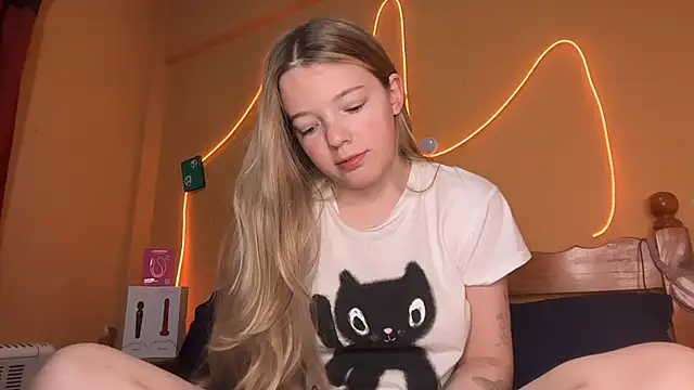 -veranito- online show from September 28, 2025, 3:12 am