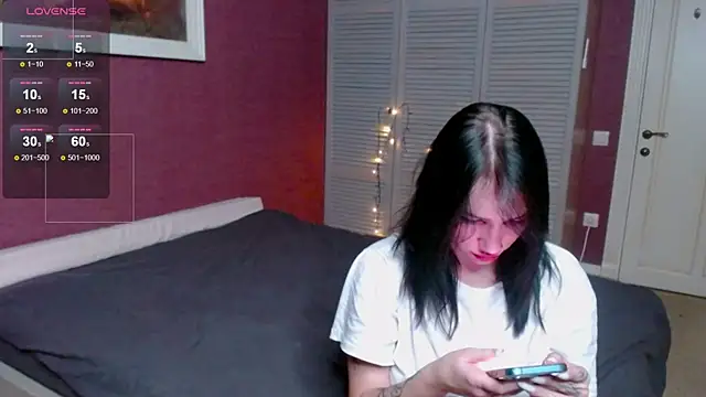 Snapshot of Laura_Key chatting on October 29, 2025, 8:32 pm Laura Key online show from October 29, 2025, 8:32 pm