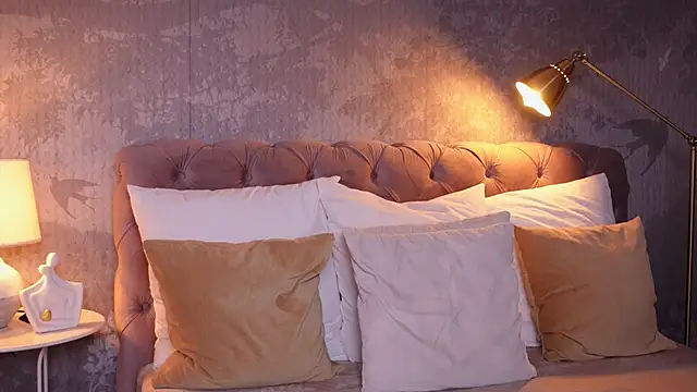 AngelaFay online show from March 10, 2025, 9:21 am