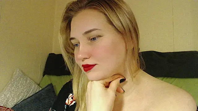Snapshot of mmmPinUpGirl chatting on October 12, 2025, 6:51 pm mmmPinUpGirl online show from October 12, 2025, 6:51 pm