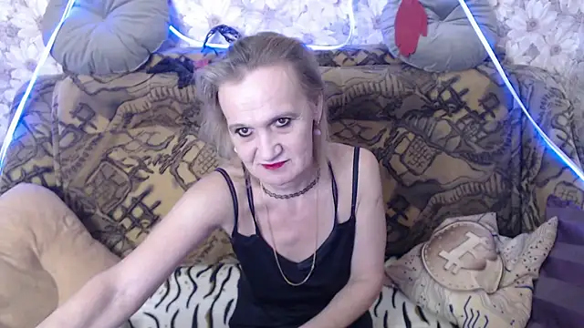 MissBekker online show from October 2, 2025, 11:45 pm