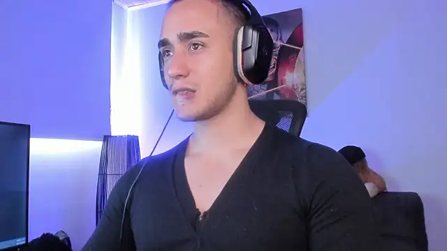 Snapshot of AlexRivera6 chatting on December 22, 2024, 9:42 pm AlexRivera6 online show from December 22, 2024, 9:42 pm