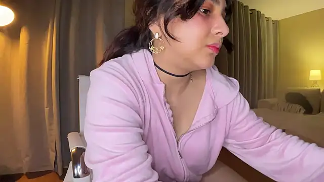 Snapshot of xSelena chatting on December 18, 2024, 5:15 am xSelena online show from December 18, 2024, 5:15 am