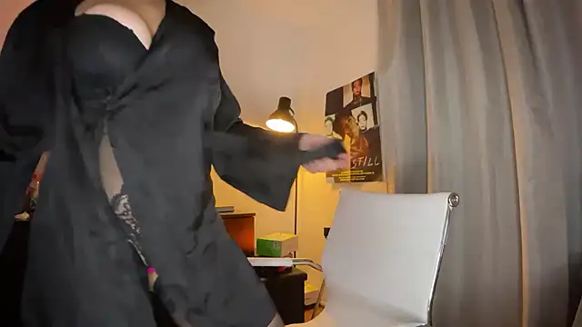 Snapshot of xSelena chatting on January 22, 2025, 4:23 am xSelena online show from January 22, 2025, 4:23 am